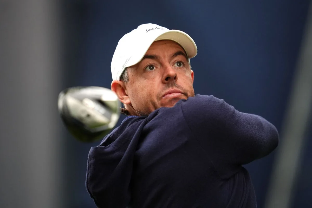 McIlroy Recovers From Tee Woes to Post Under-Par Round