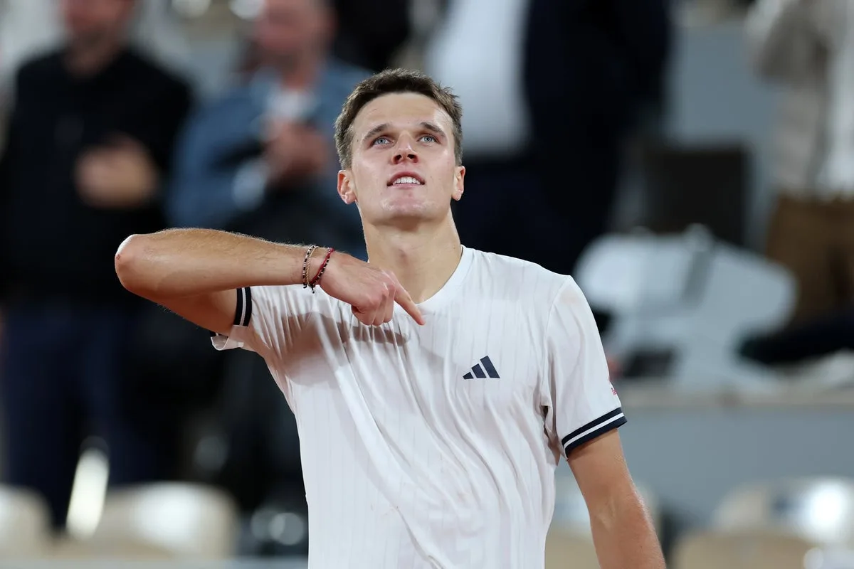 Mensik Outlasts Fonseca in Battle of Rising Stars