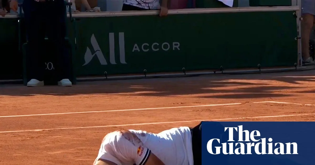 Mensik Slams French Open Heat After Collapse