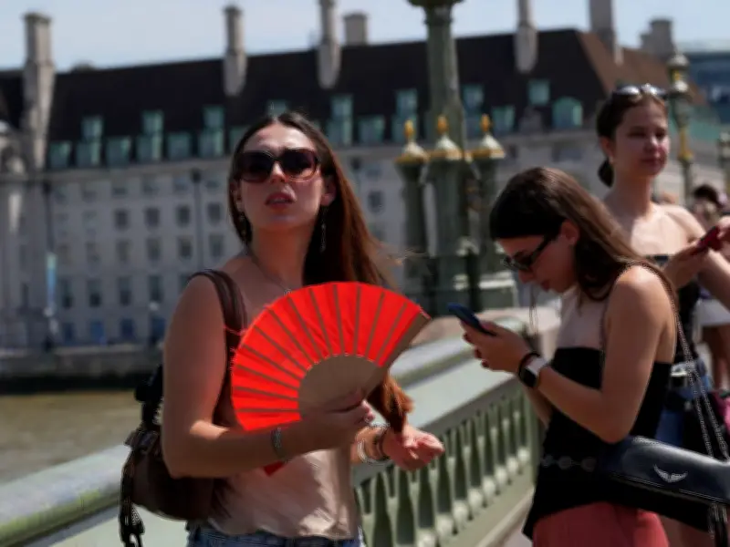 Met Office Extends Heatwave Warnings for 24 Hours in 54 Areas