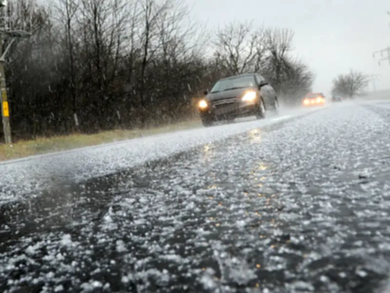 Met Office Issues Thunderstorm Warning: 4cm Hail Possible in 31 Areas