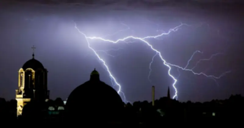 Met Office Issues Thunderstorm Warnings for 29 UK Areas