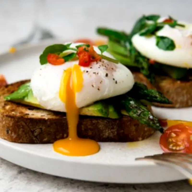 Michelin chef's vinegar trick for perfect poached eggs every time