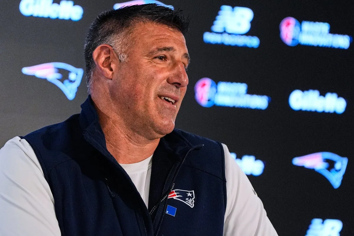 Mike Vrabel Praises Wife Amid Photo Scandal