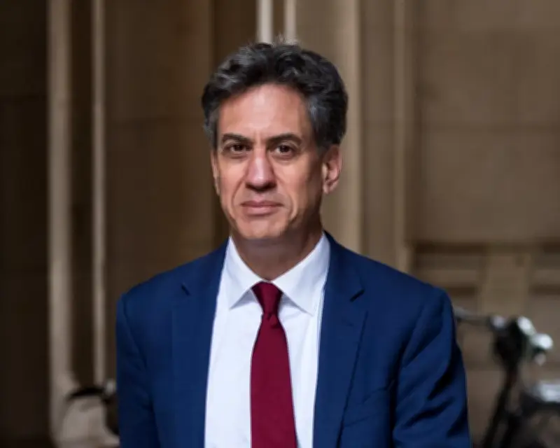 Miliband Hails £100bn Green Investment Boost for UK Jobs and Growth