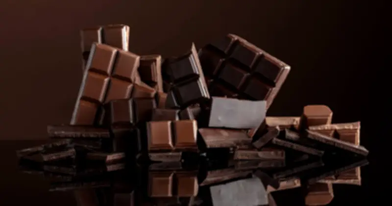 Milk vs Dark Chocolate: Ingredients, Health Impact & Weight Loss Explained