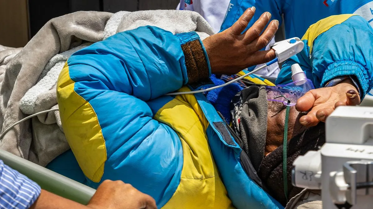 Missing Everest Guide Found Crawling to Safety as Family Held Funeral