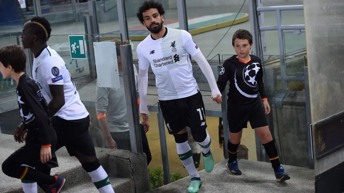 Salah Booed by Roma Fans Despite Respectful Gesture