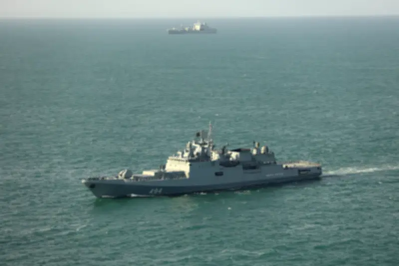 MoD Probes Russian Warship Firing Warning Shots at UK Yacht in Channel