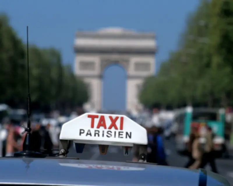 Monzo refunds UK tourists caught in Paris taxi scam