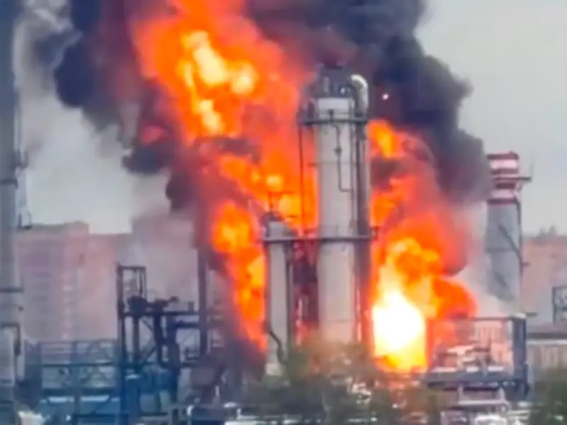 Moscow Oil Refinery Hit by Drone Strike, Airports Shut Down