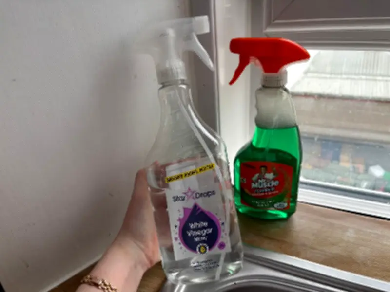 Mr Muscle Spray Beats White Vinegar in Window Cleaning Test