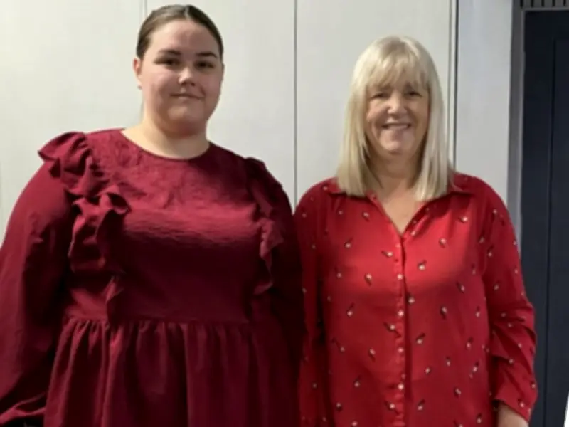 Mum and daughter lose 19 stone without jabs or surgery after takeaway addiction