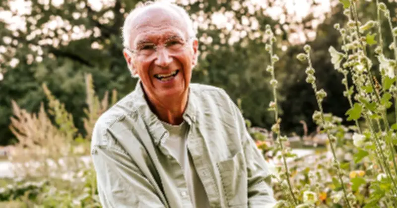 MySweetSmile Bundle: £10 Powder Boosts Confidence for 'Old Soldier' with Stained Teeth