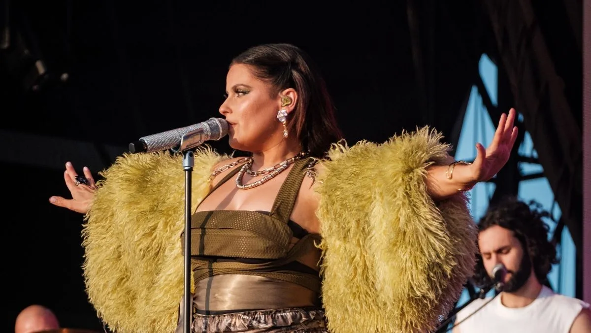 Nelly Furtado Stuns in Green Hotpants at Boardmasters Festival