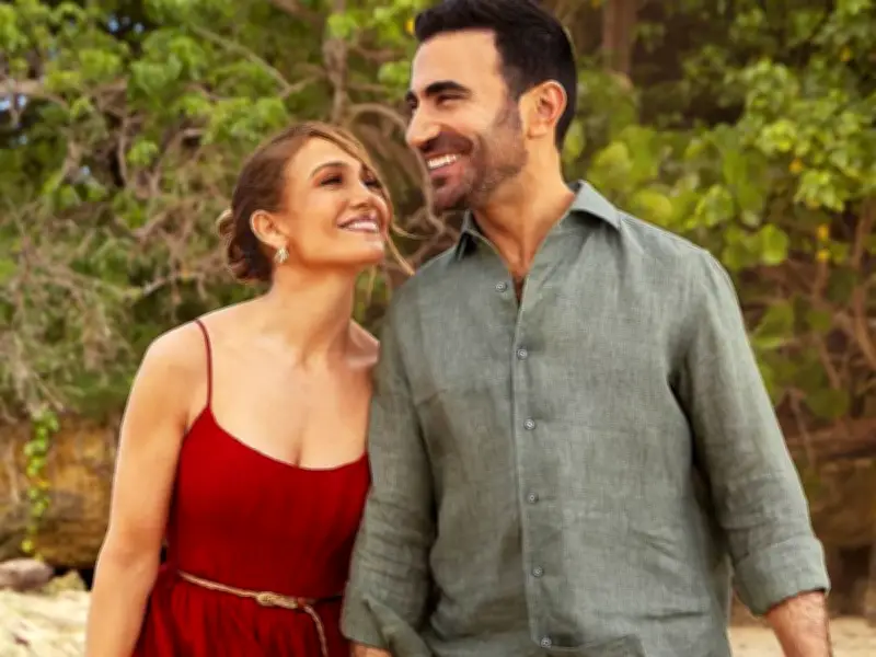 Netflix's Office Romance Cast: Full List of Stars in Rom-Com Hit