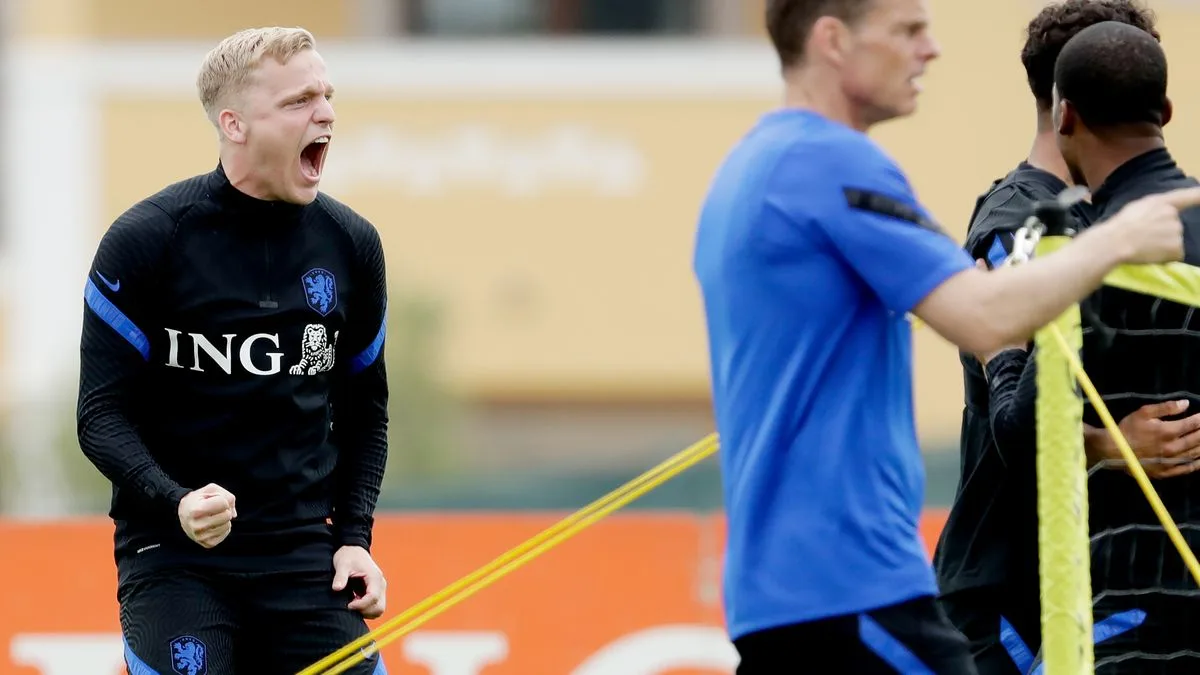 Netherlands Axe Van de Beek for World Cup as Angry Outcast 'Blasts' Van Gaal