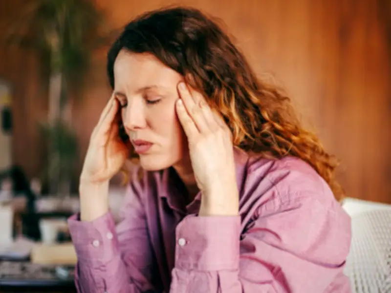 Neurologist Warns Headache Could 'Kill You in Hours' – Know the Signs
