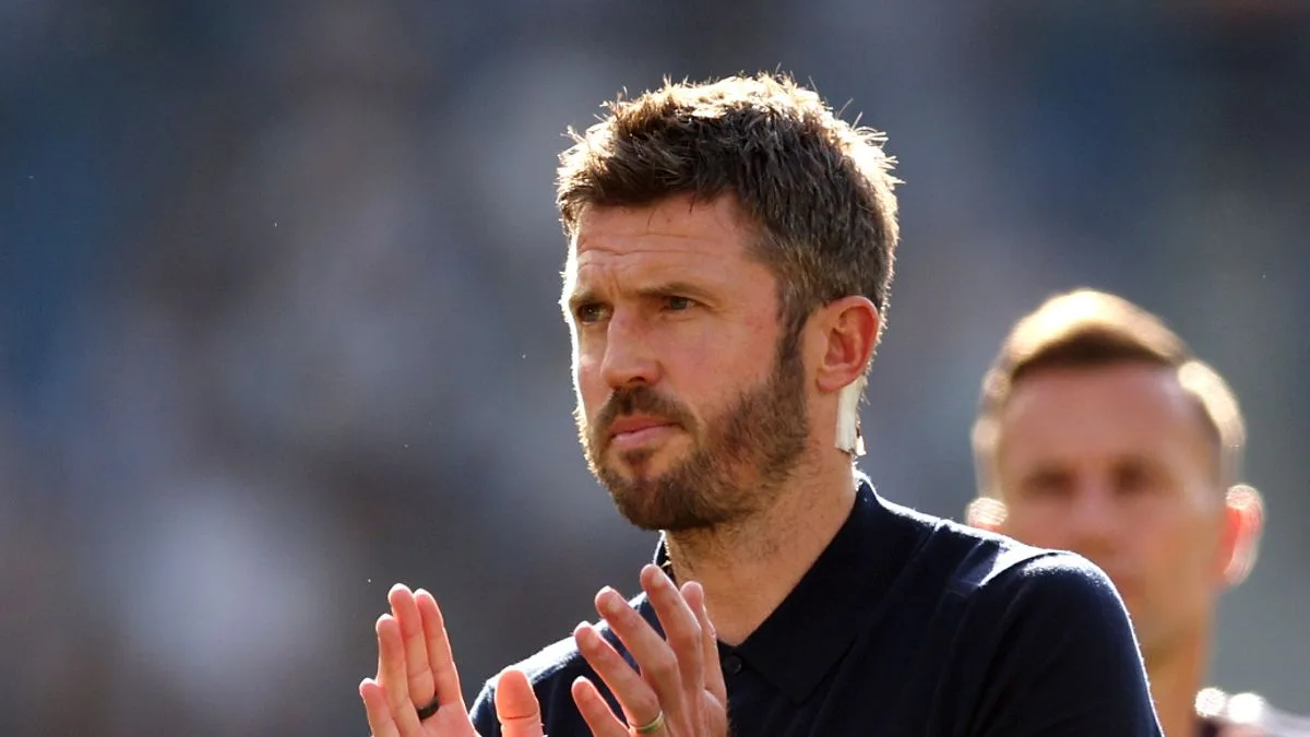 Carrick Disagrees with Neville on Mason Mount's Man Utd Future