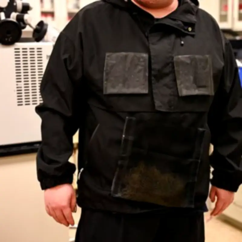 New High-Tech Jacket Pulls Drinking Water From Thin Air, Collects a Pint Per Day