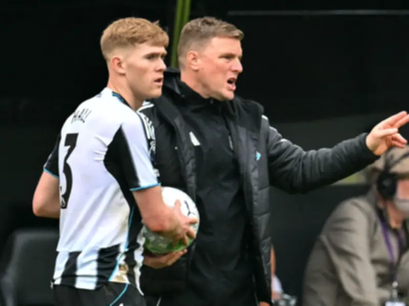 Newcastle star Lewis Hall ready to quit amid Eddie Howe issues, Man Utd keen