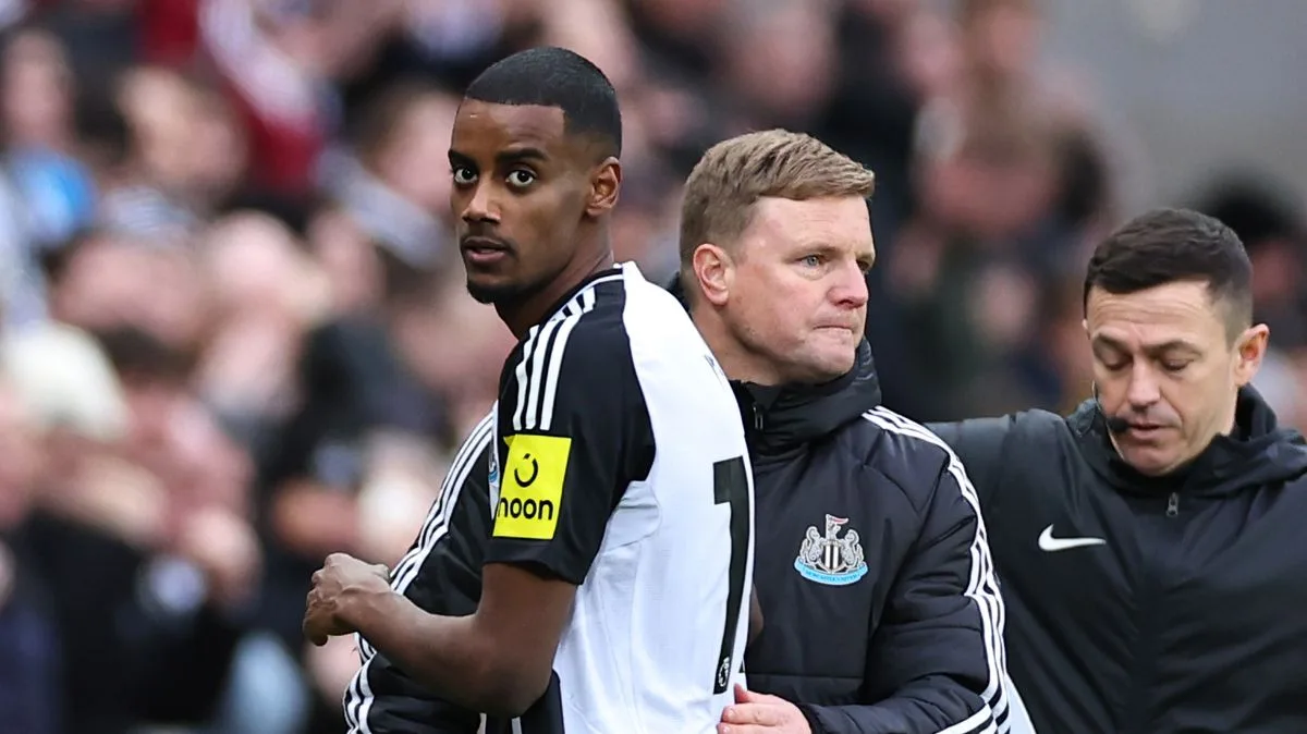 Newcastle's Isak Linked With Liverpool as Howe Responds