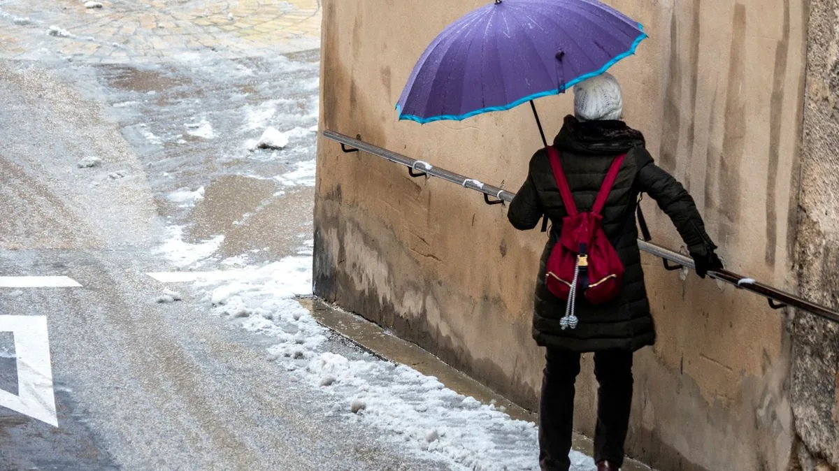 NHS Advises 'Penguin Walk' to Prevent Ice Slips