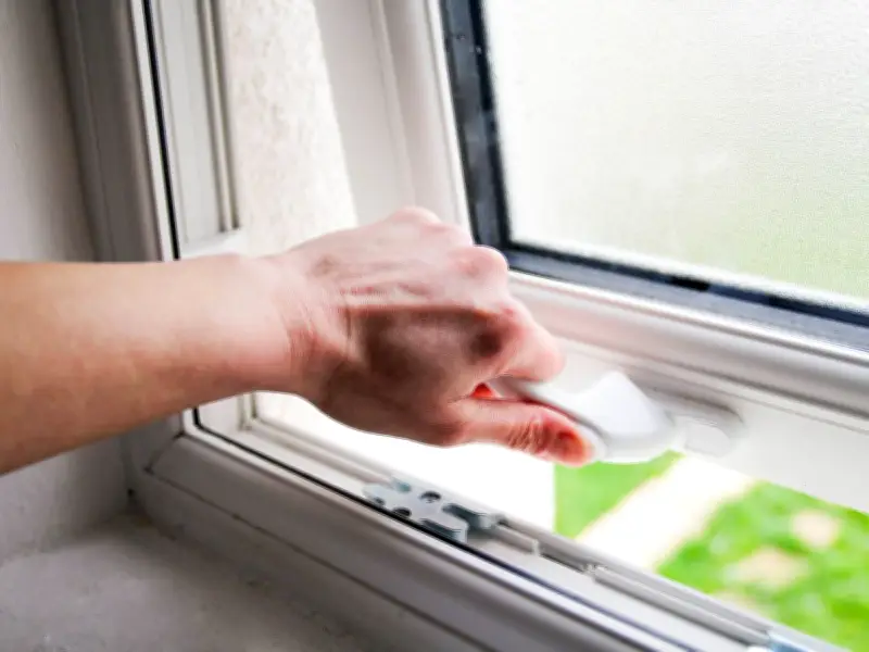 NHS Urges Households to Close Windows Amid High Pollen Levels