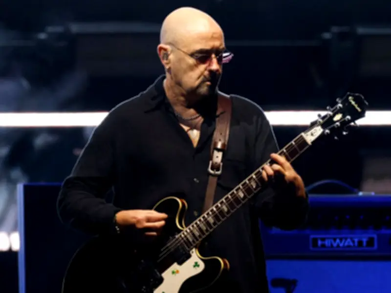 Oasis guitarist Bonehead gives health update after missing reunion gigs