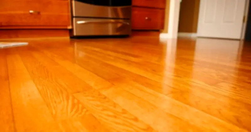 Olive Oil and Vinegar: Natural Cleaner for Shiny Wooden Floors
