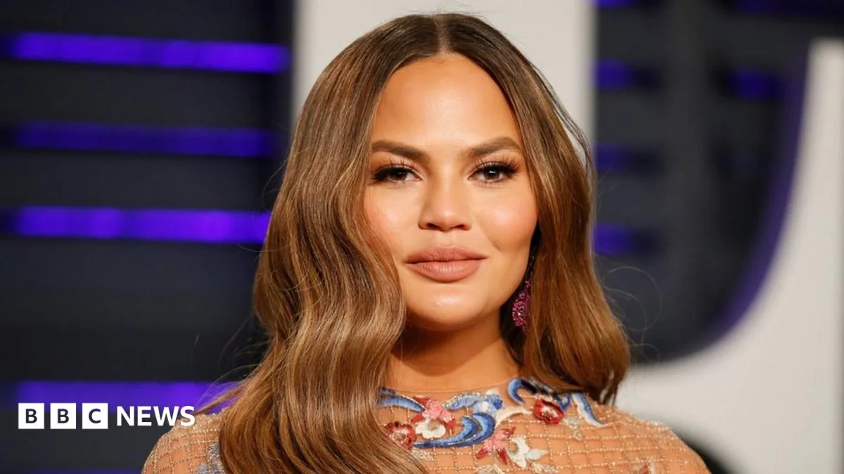 Chrissy Teigen Apologises for Bullying Courtney Stodden