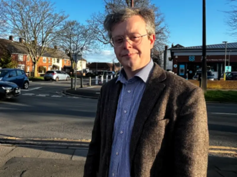 Parents fear 'accident waiting to happen' as Allerton lollipop wardens remain absent