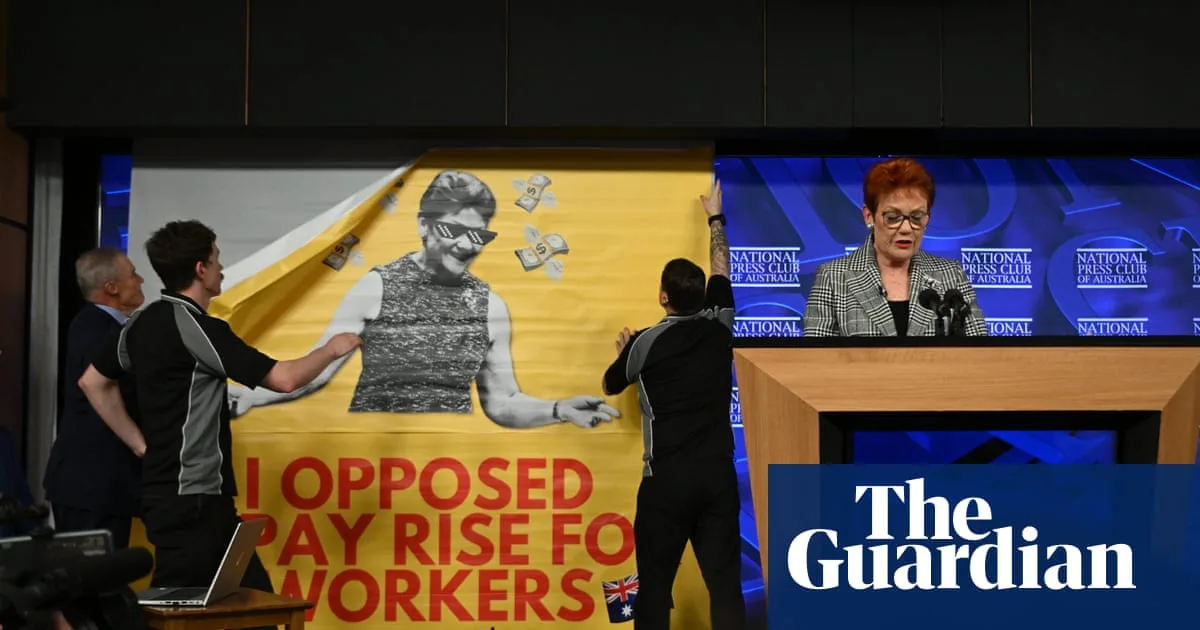 Police Investigate GetUp Banner Stunt at Pauline Hanson's Press Club Speech