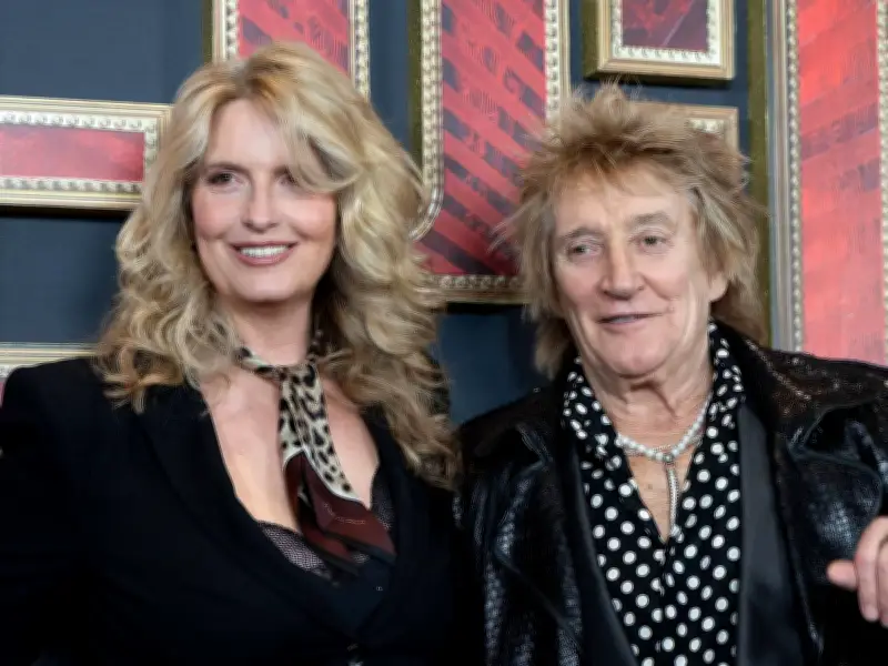 Penny Lancaster Reassures Fans After Rod Stewart Oxygen Tank Scare