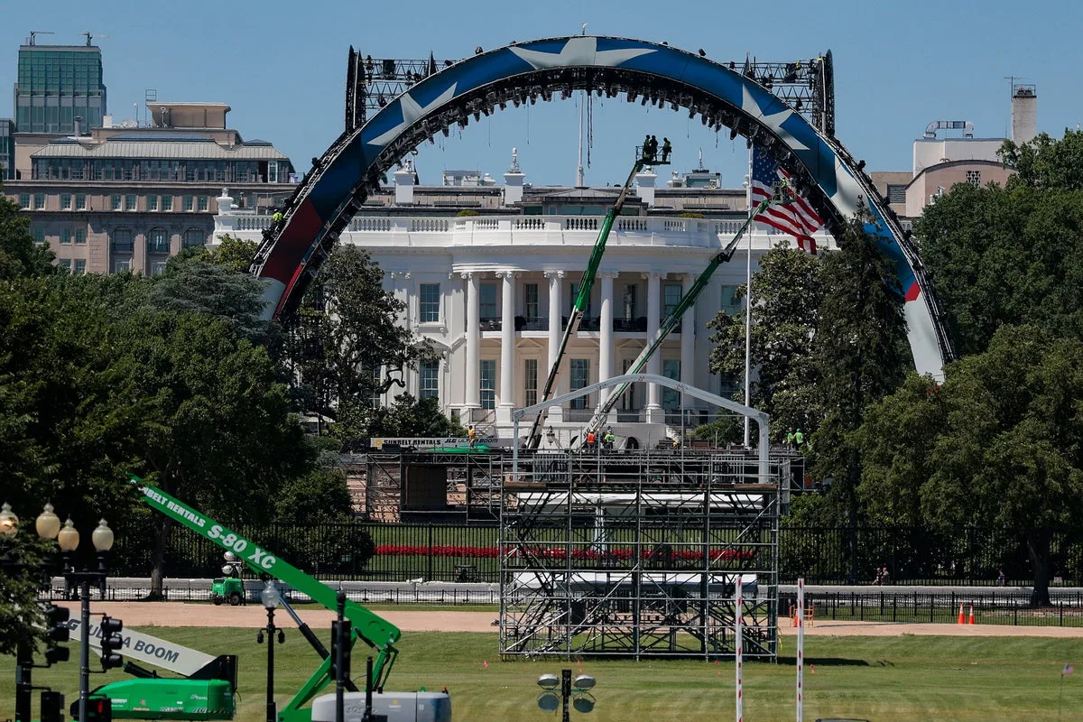 Pentagon Seeks Fit Troops for Trump's White House UFC Fight