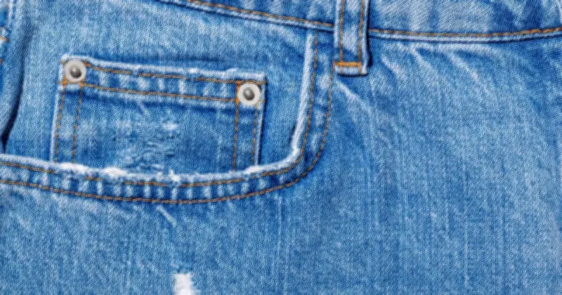 People Discover True Purpose of Tiny Pocket in Jeans and Are Amazed
