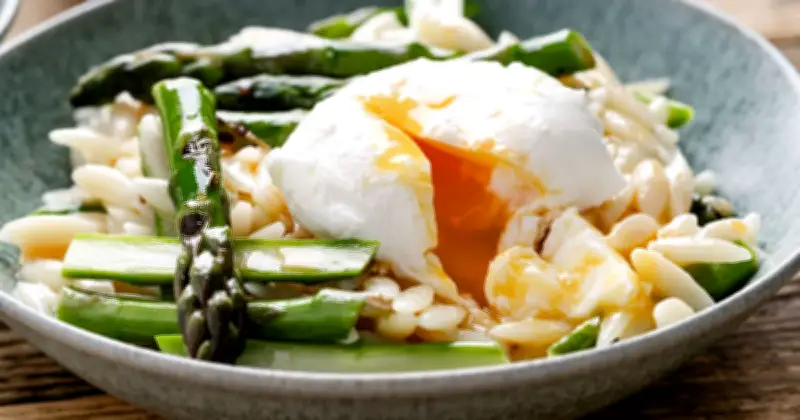 Perfect Poached Eggs Every Time: Chef Reveals Simple Trick
