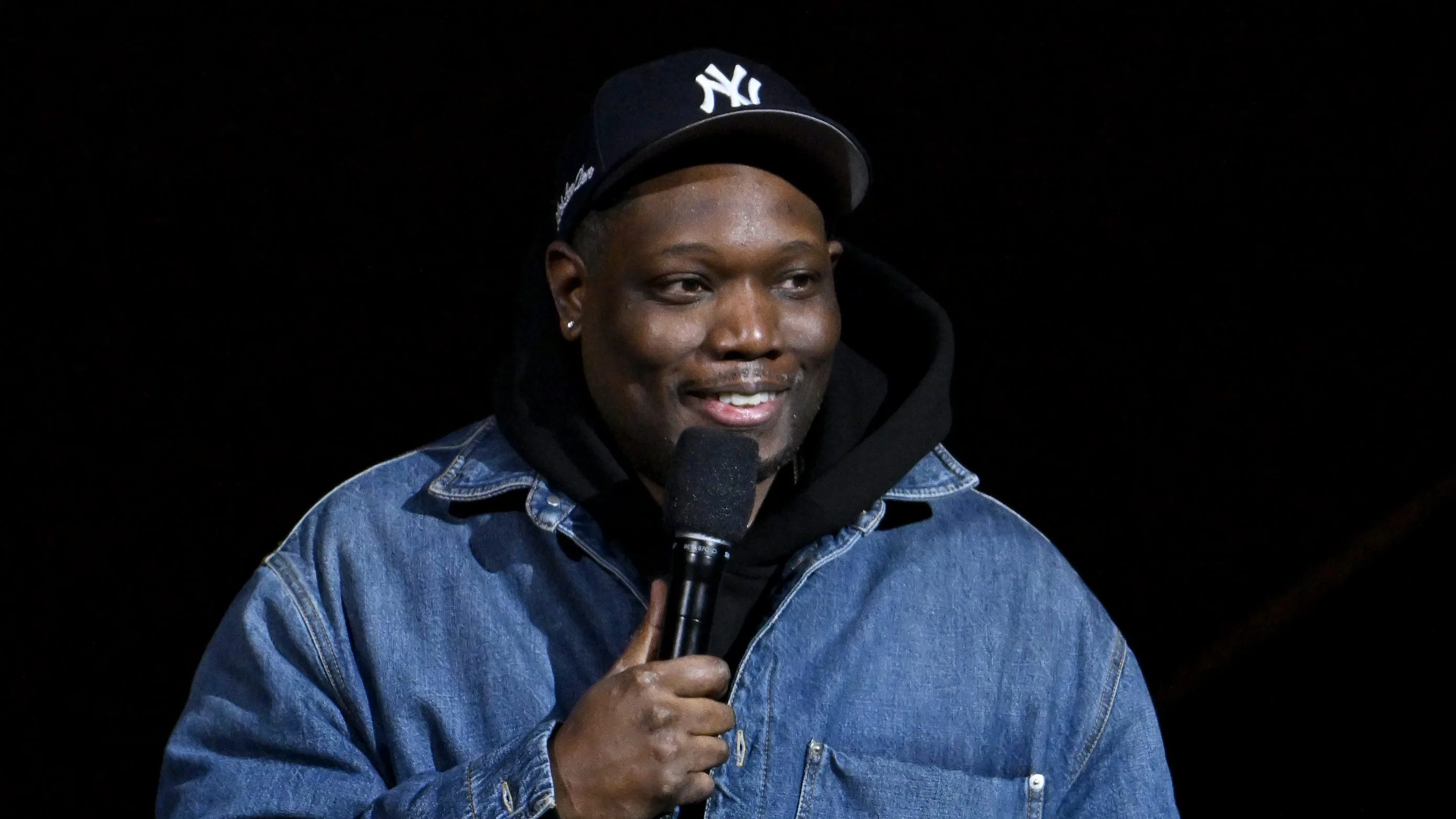 Michael Che Pulls Out of Kevin Hart Roast, Criticises White Writers for Racial Jokes