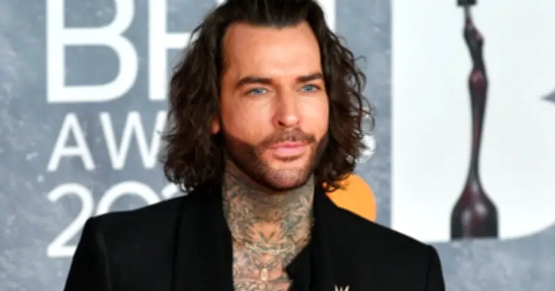 Pete Wicks Compares Buckingham Palace to Nando's After Visit