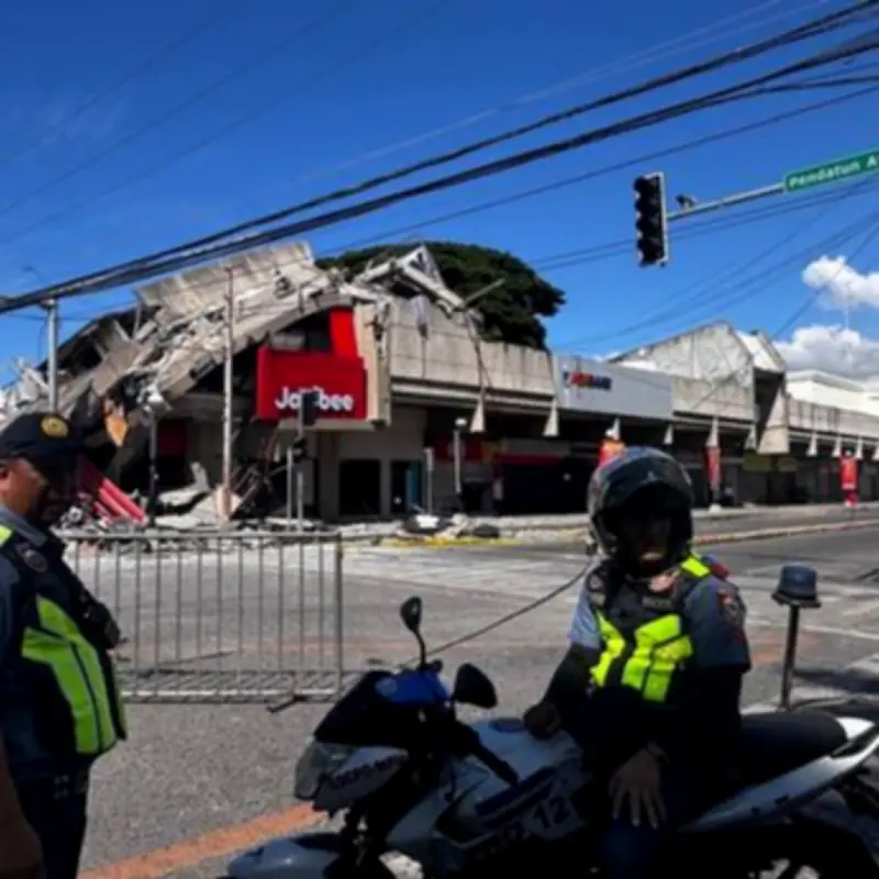 Philippines 7.8 Earthquake: 12 Dead, 200 Injured, 3ft Tsunami