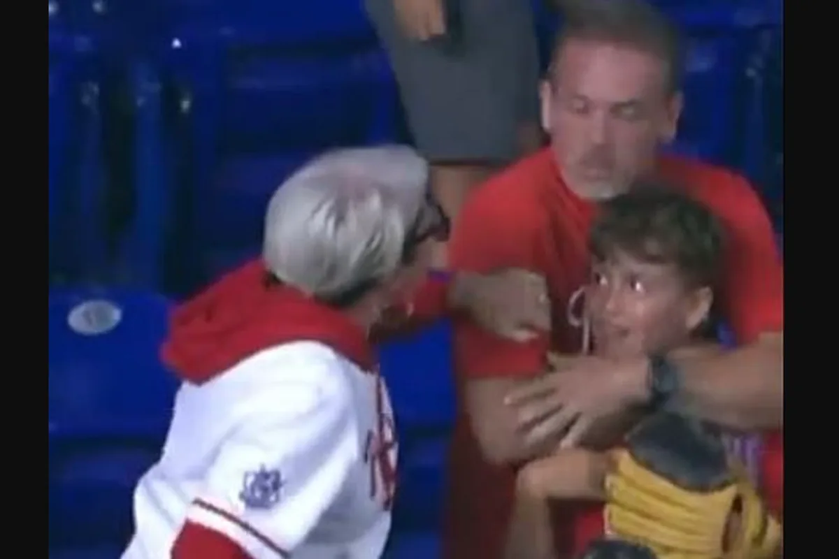 Trading Card Company Offers 'Karen' £4,000 for Phillies Home Run Ball with Apology Condition