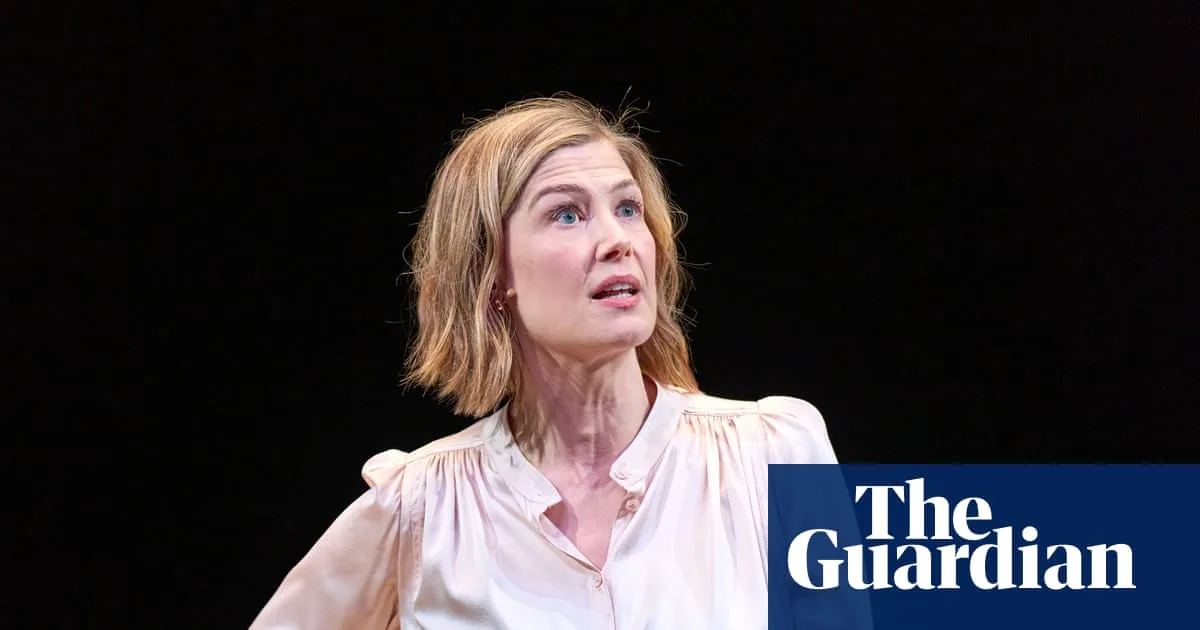 Rosamund Pike Criticises Audience Member for Texting During West End Play