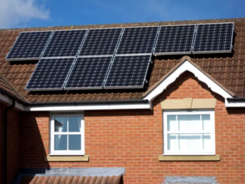 Plug-in Solar Panels Coming to UK Shops: Save £70-£110 Yearly