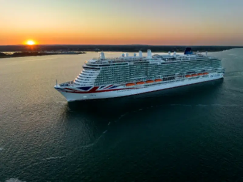 P&O Cruises Reminds Passengers: Always Carry Your Cruise Card Onboard