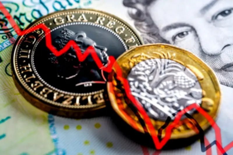 Pound Drops as Starmer Resignation Speculation Mounts