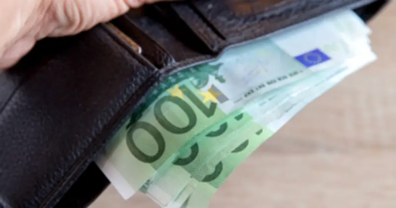 Pound Hits 10-Month High Against Euro: Experts Urge Brits to Buy Holiday Money Now