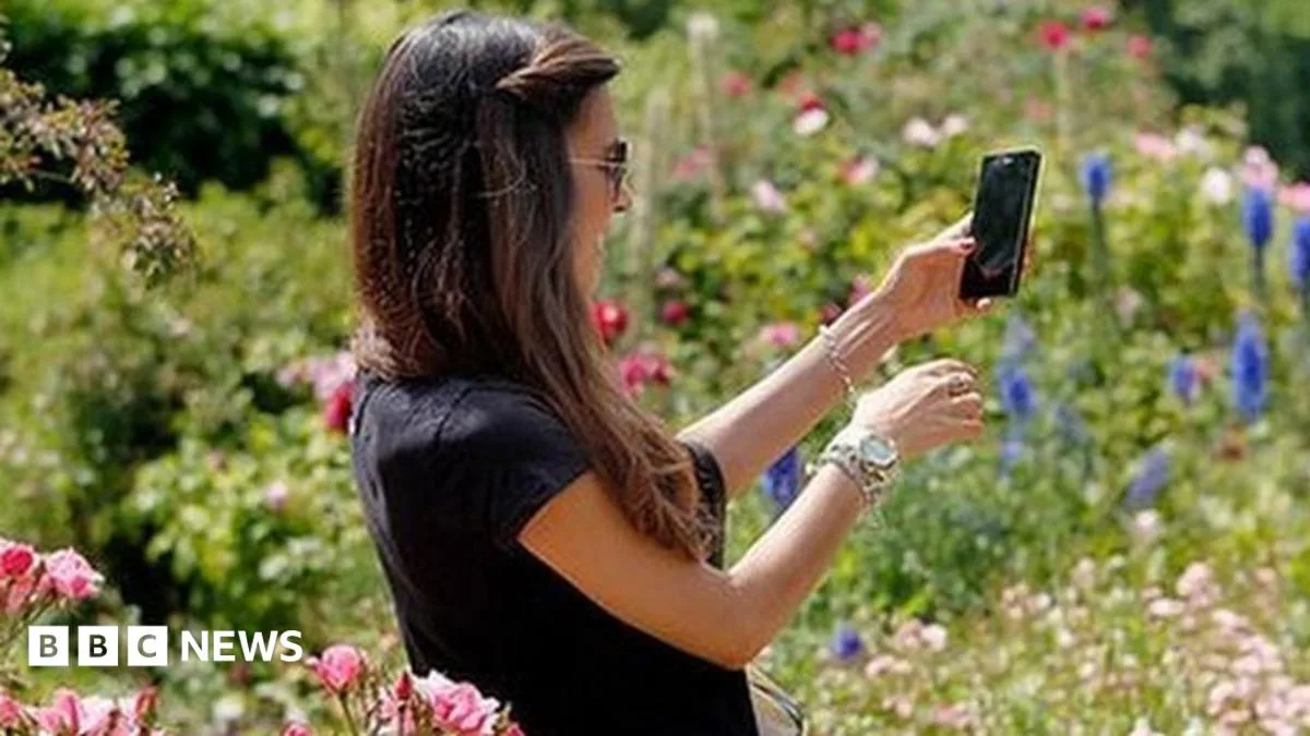 Smartphones Overtake Laptops as UK's Favourite Internet Device, Ofcom Reports
