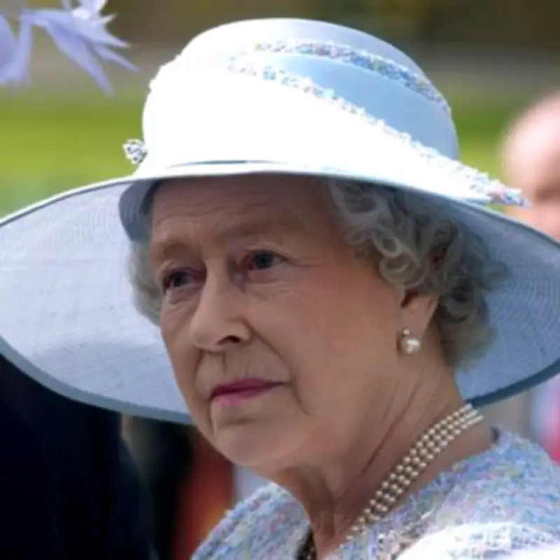 Queen Elizabeth II's Selfless Reaction to Father's Death Revealed by Friend