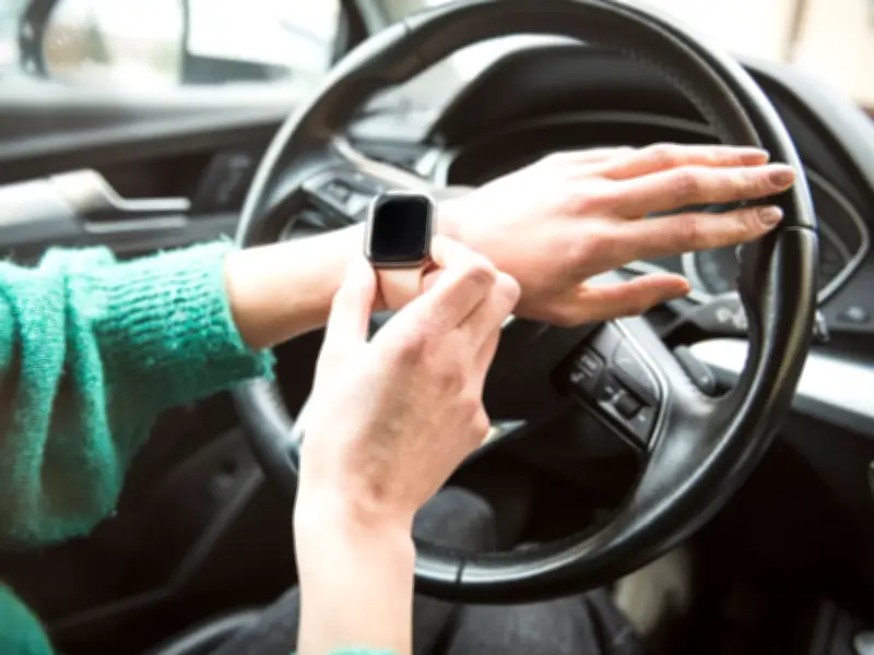 RAC Warns: Touching Smartwatch While Driving Risks Fine and Points