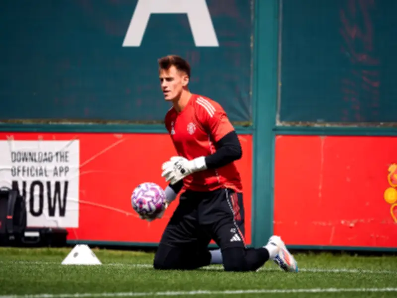 Rangers Consider Move for Man Utd Keeper Radek Vitek